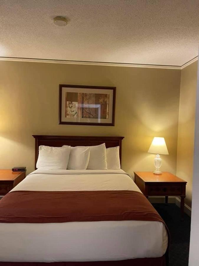 Senate Suites Extended Stay Hotel Topeka Exterior photo